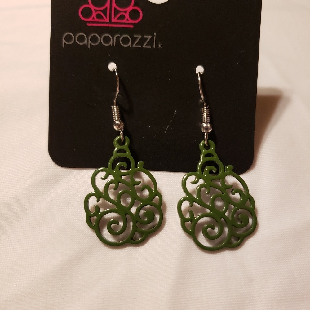 {Paparazzi} earrings